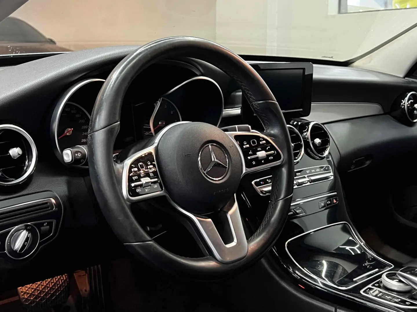 MERCEDES – BENZ C 180