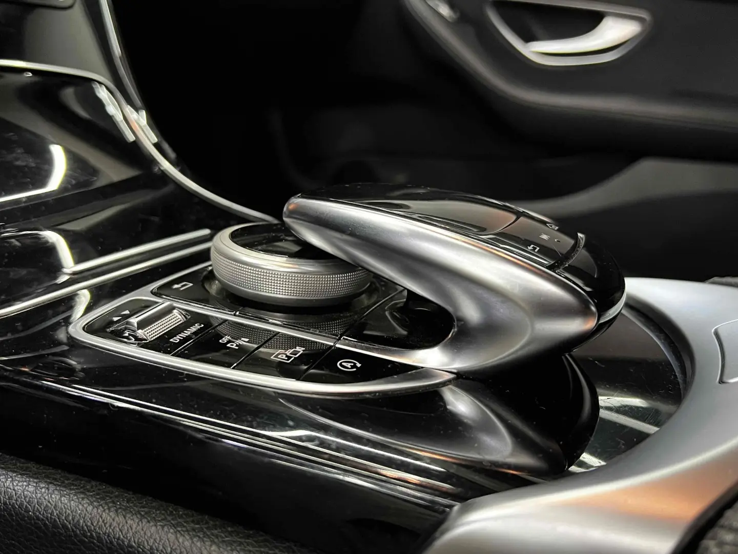 MERCEDES – BENZ C 180