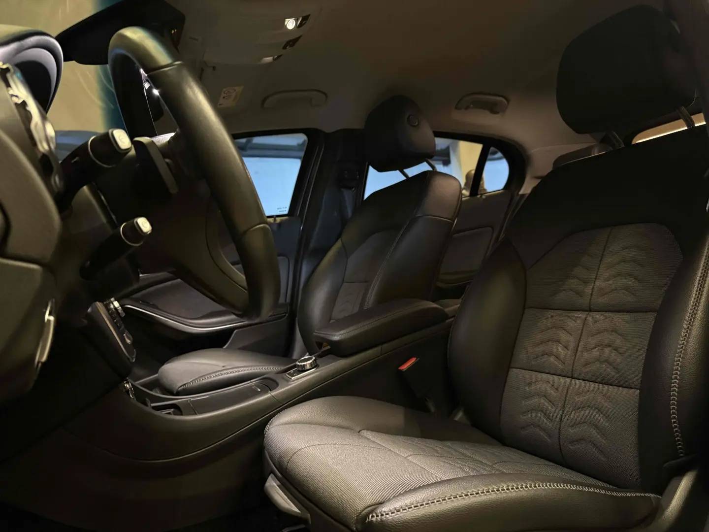 MERCEDES-BENZ GLA 200