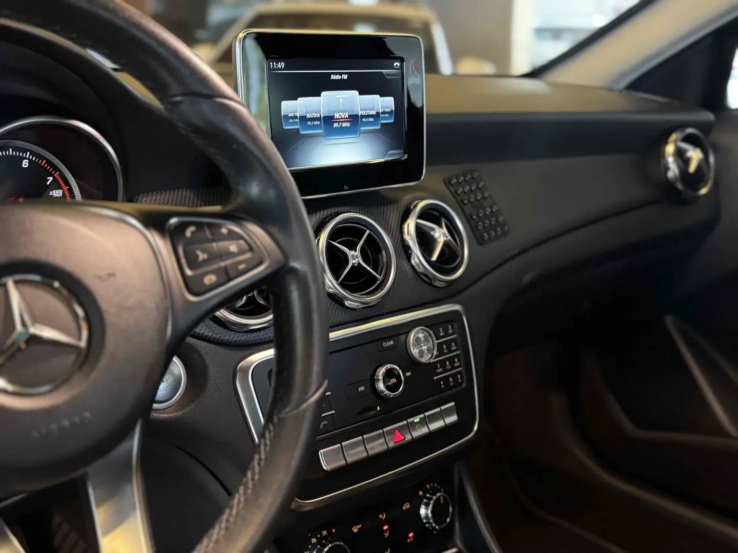 MERCEDES-BENZ GLA 200