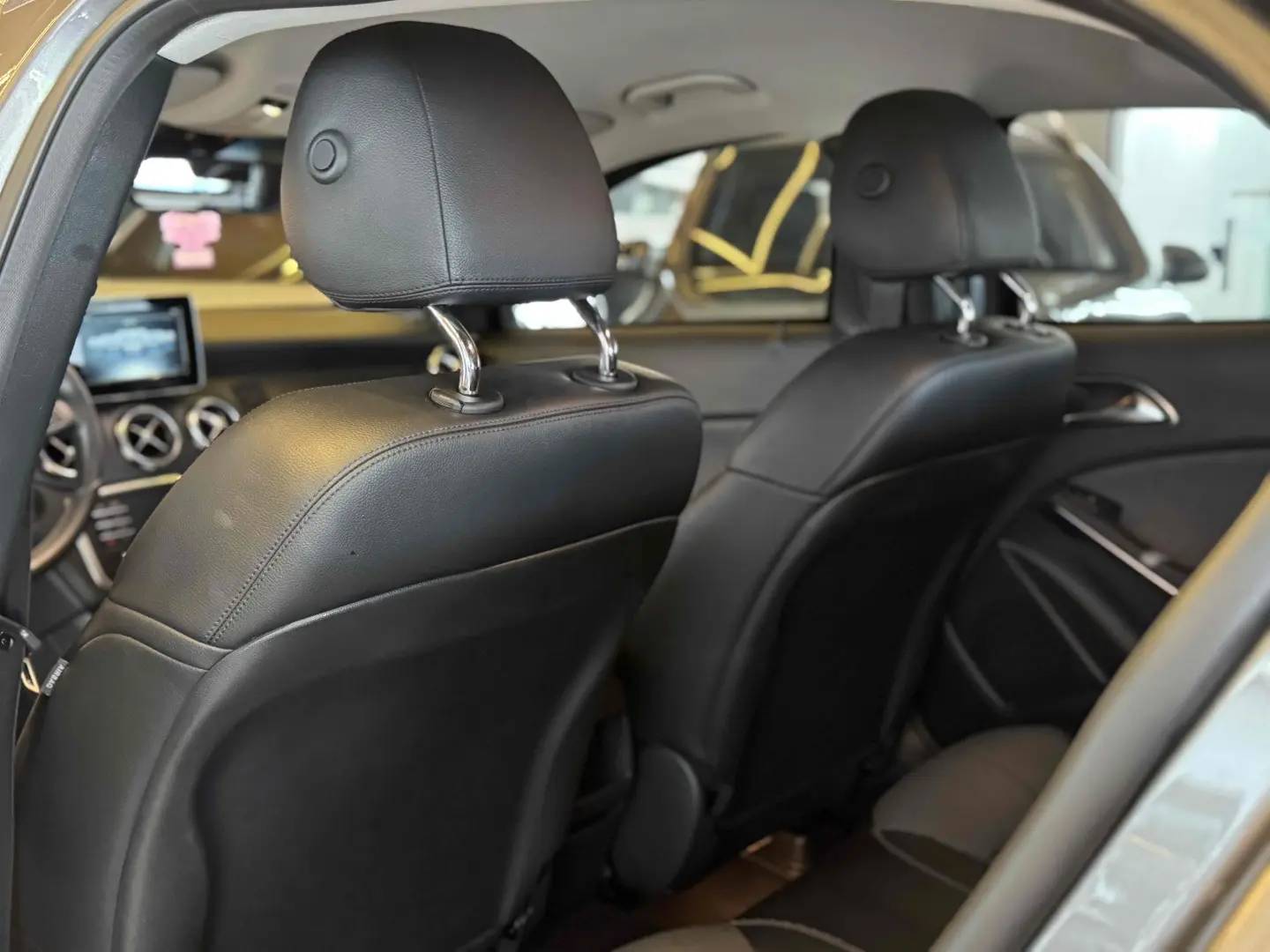 MERCEDES-BENZ GLA 200