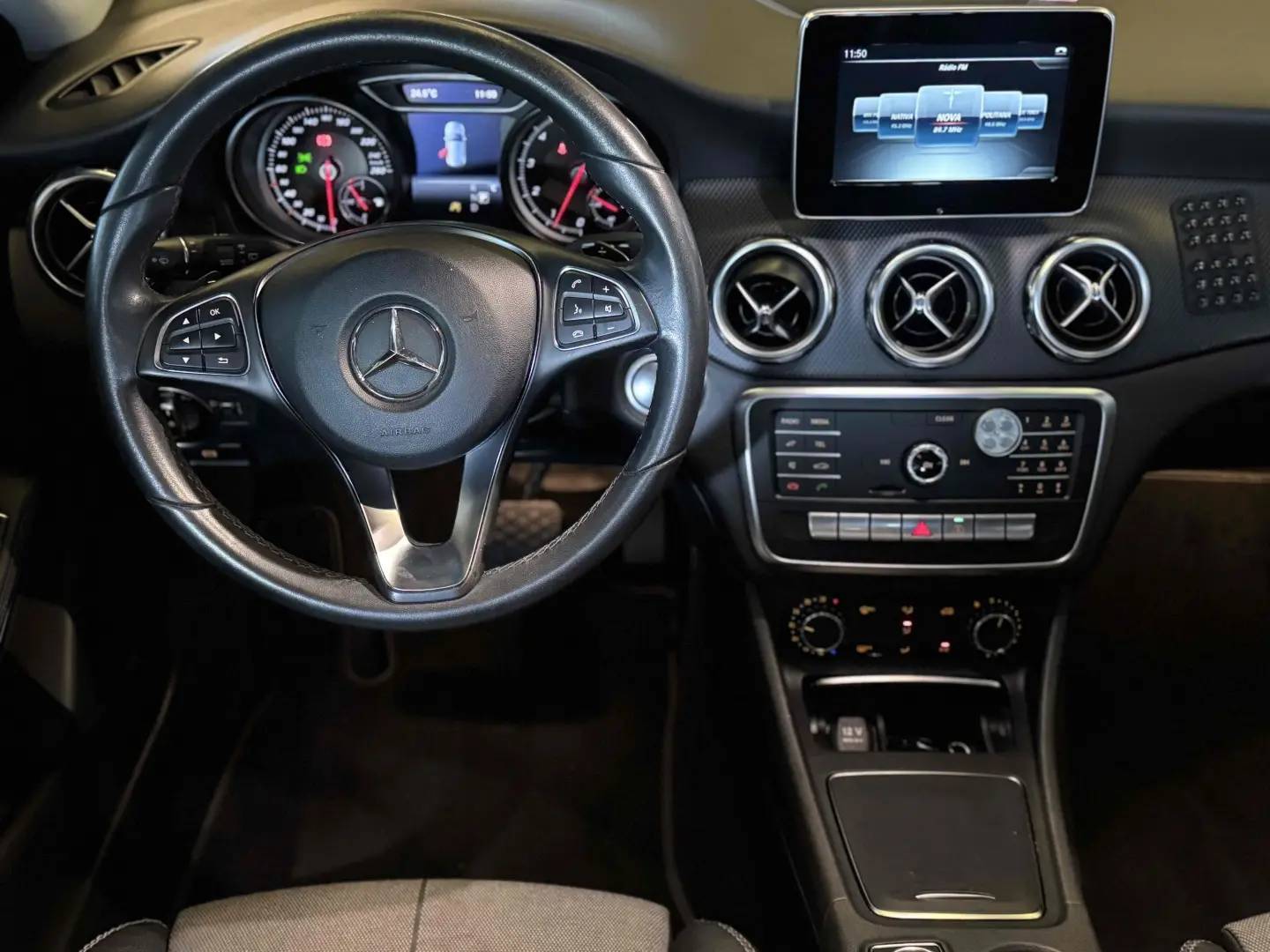 MERCEDES-BENZ GLA 200