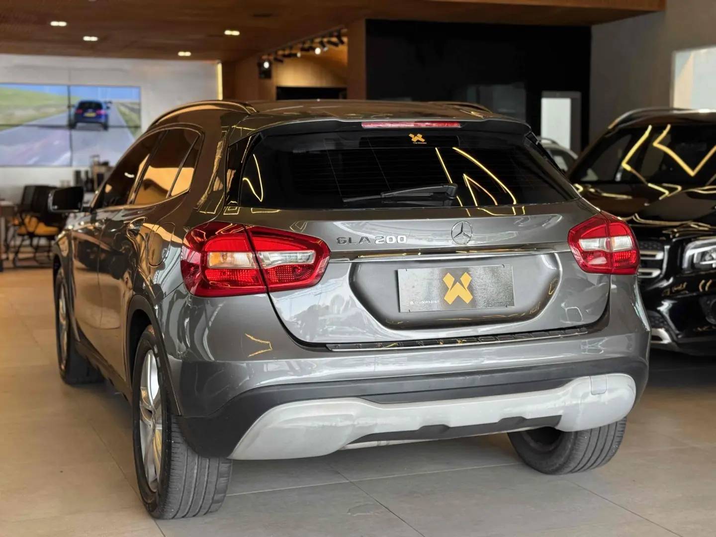 MERCEDES-BENZ GLA 200