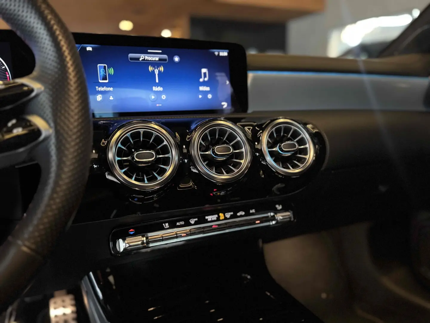 MERCEDES BENZ CLA 200