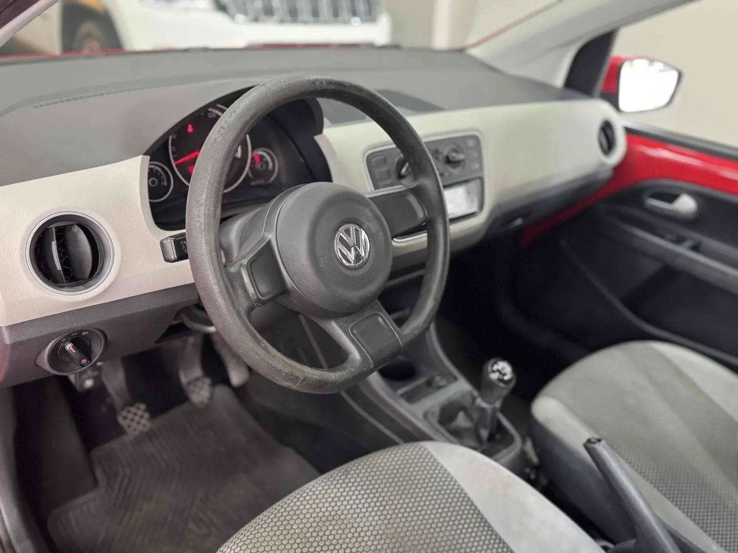 VOLKSWAGEN UP