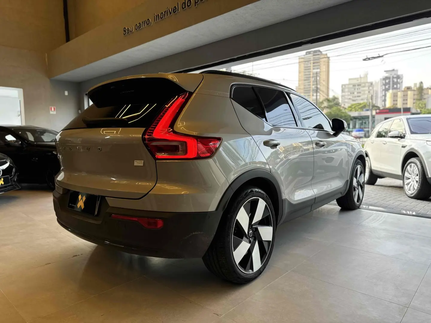 VOLVO XC40