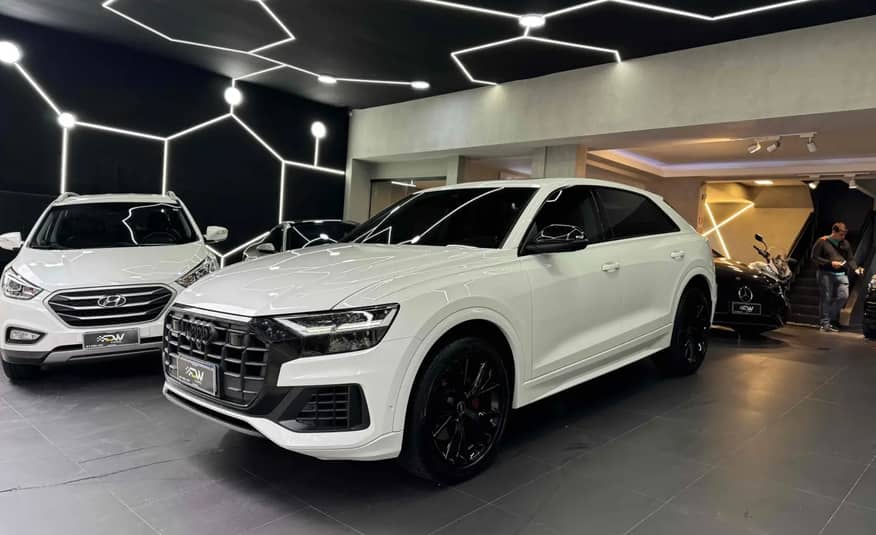 AUDI Q8
