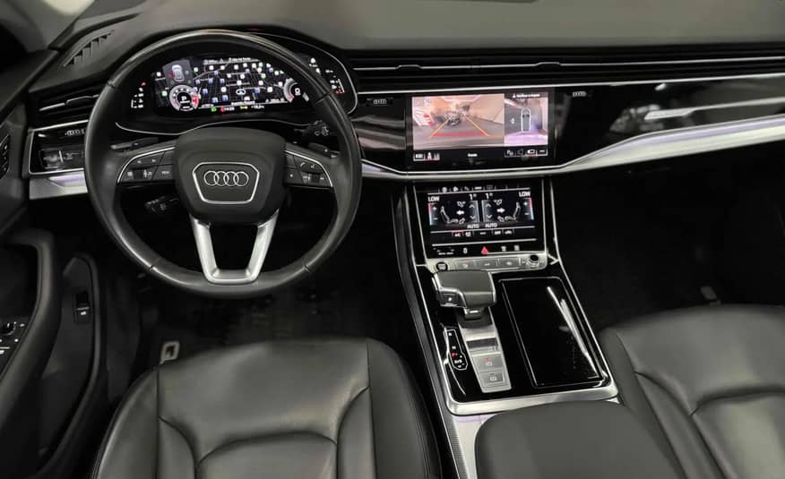 AUDI Q8