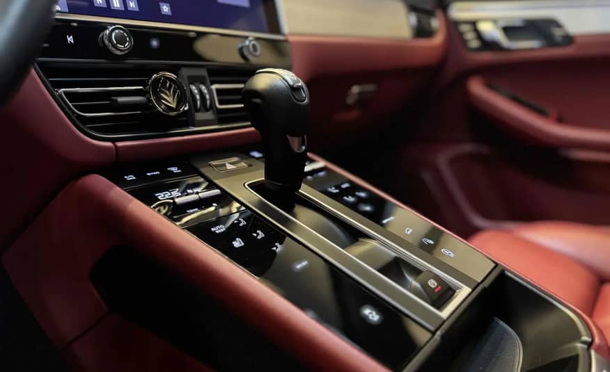 PORSCHE MACAN
