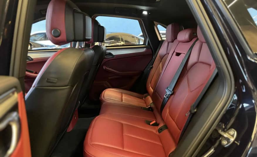 PORSCHE MACAN