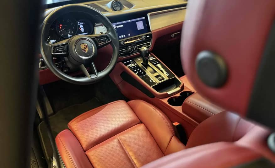 PORSCHE MACAN