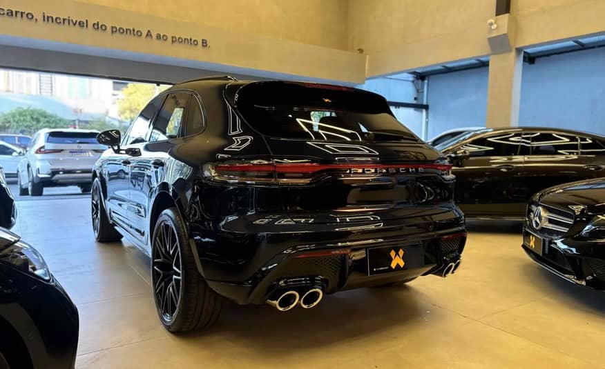 PORSCHE MACAN