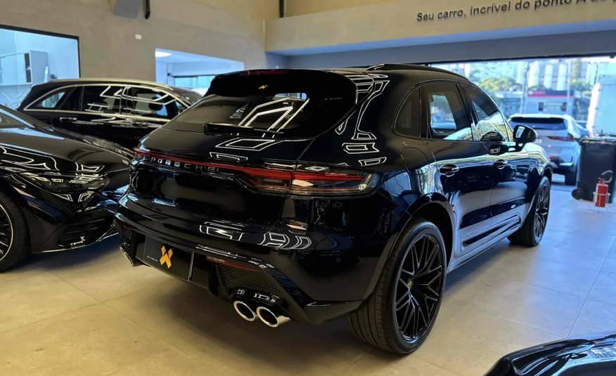 PORSCHE MACAN