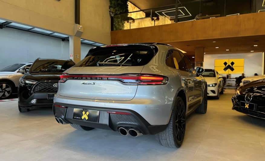 PORSCHE MACAN