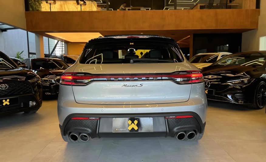 PORSCHE MACAN