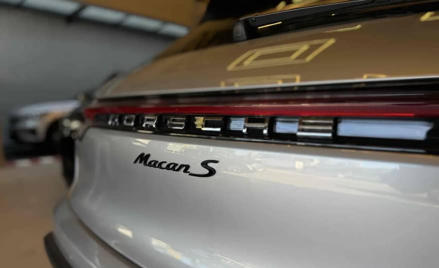 PORSCHE MACAN