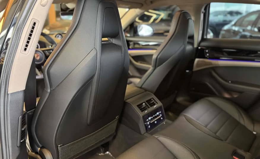 PORSCHE PANAMERA