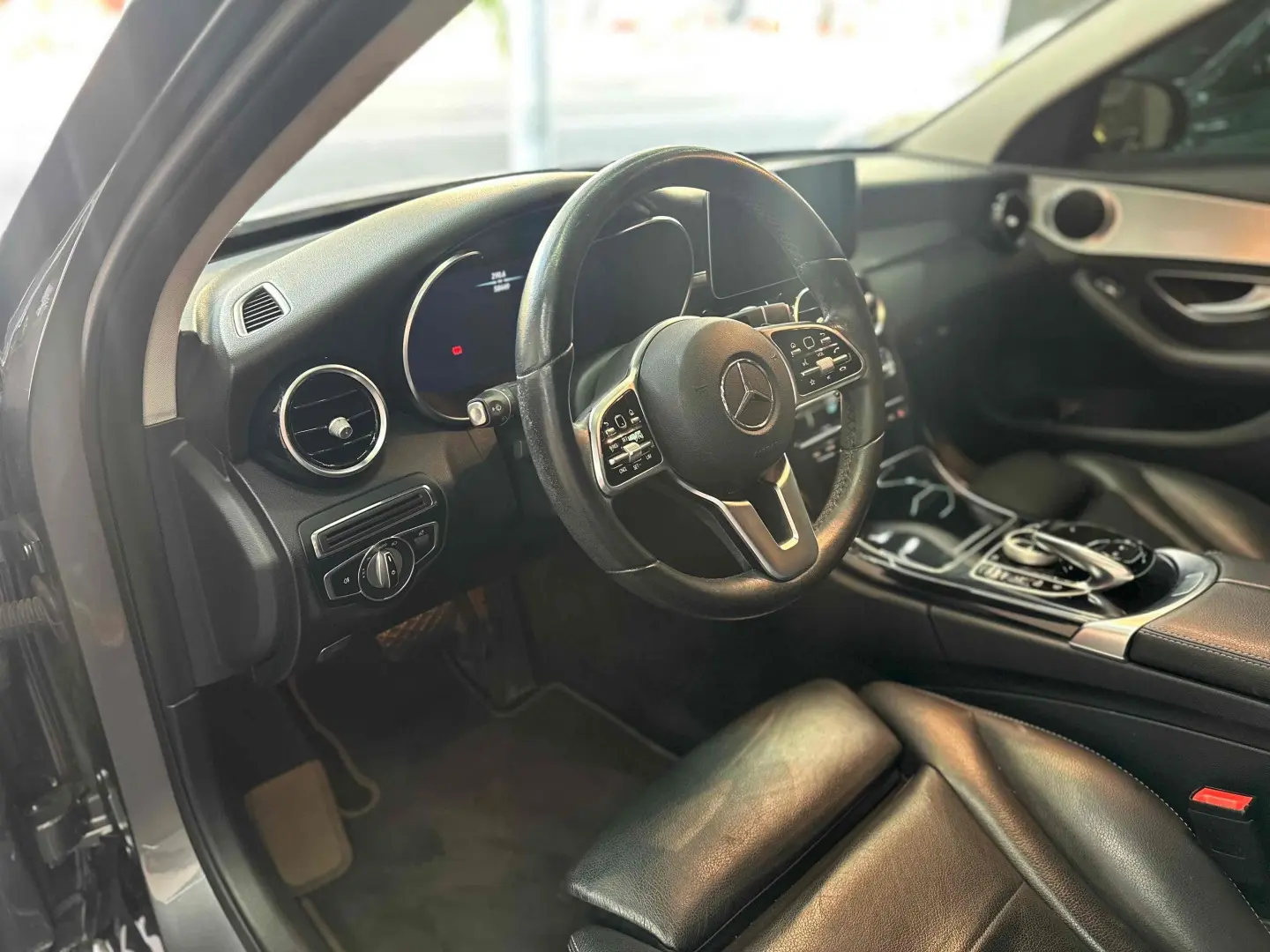 MERCEDES BENZ C200