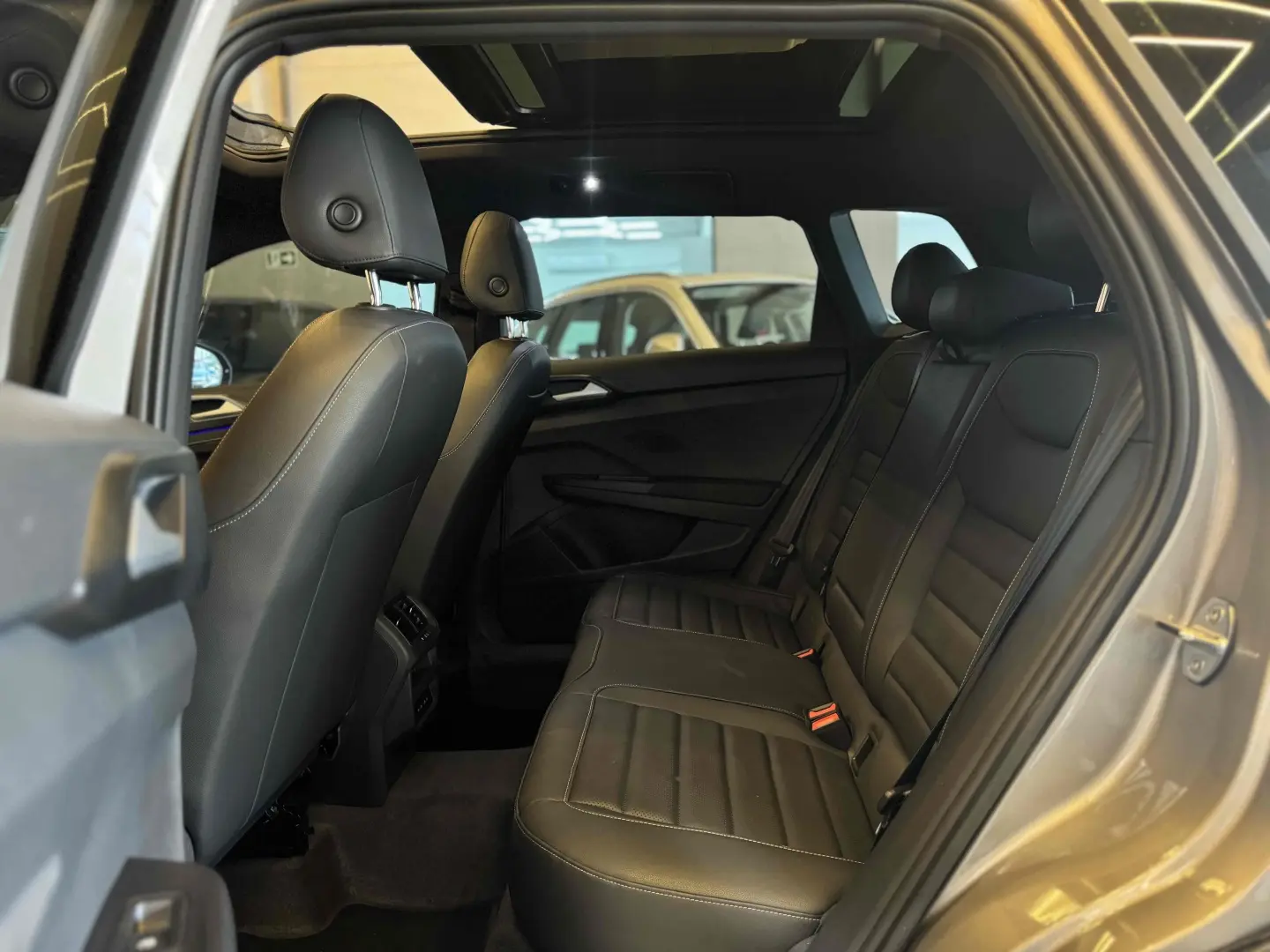 VOLKSWAGEN TAOS
