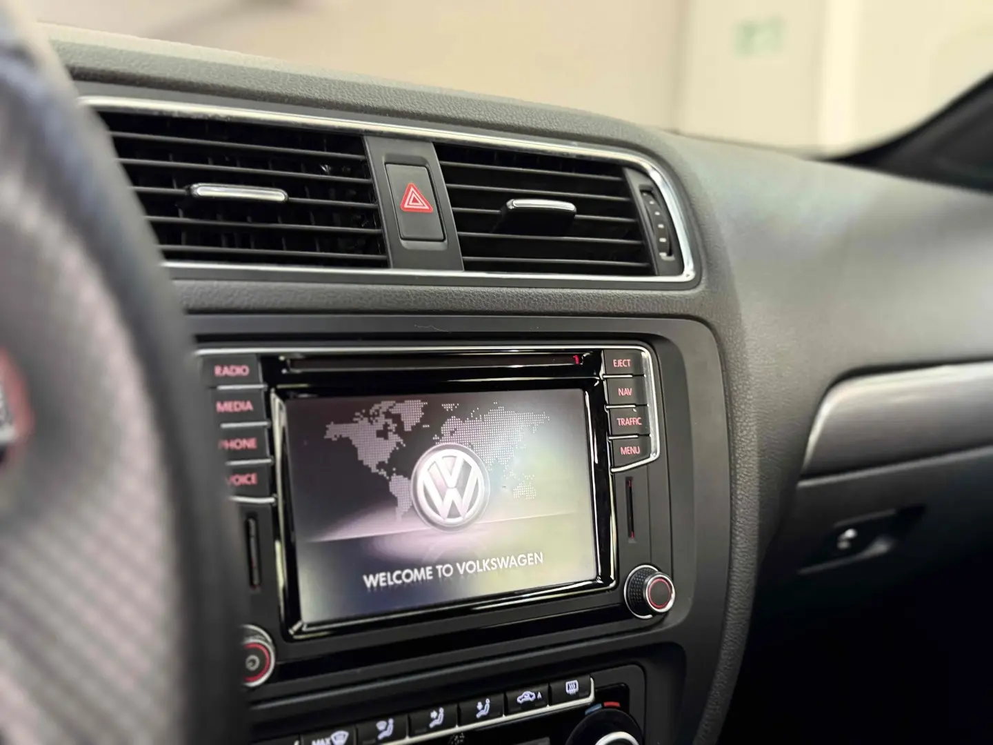 VOLKSWAGEM JETTA