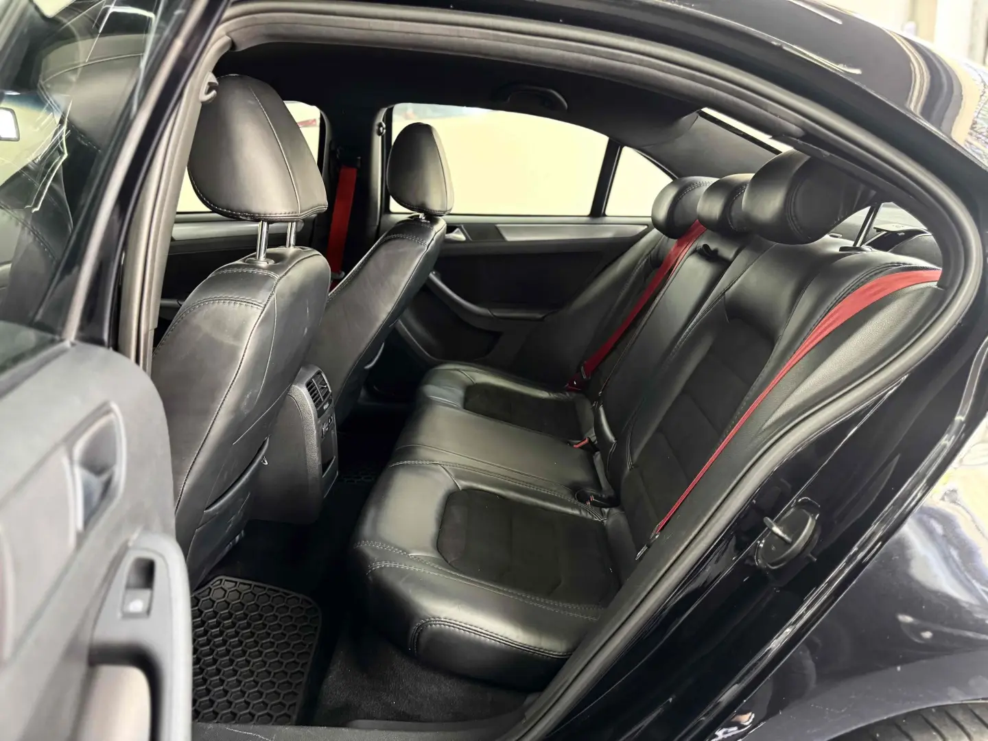 VOLKSWAGEM JETTA