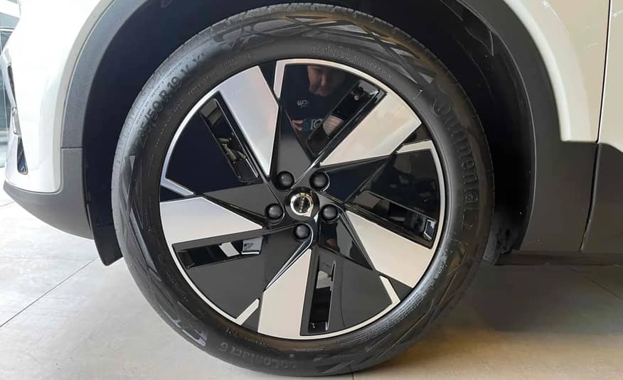 VOLVO C40