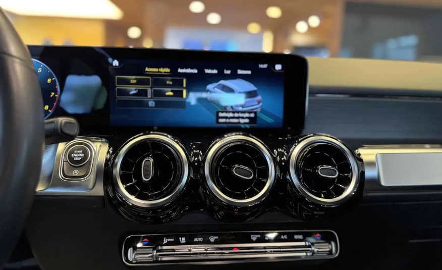 MERCEDES-BENZ GLB 200