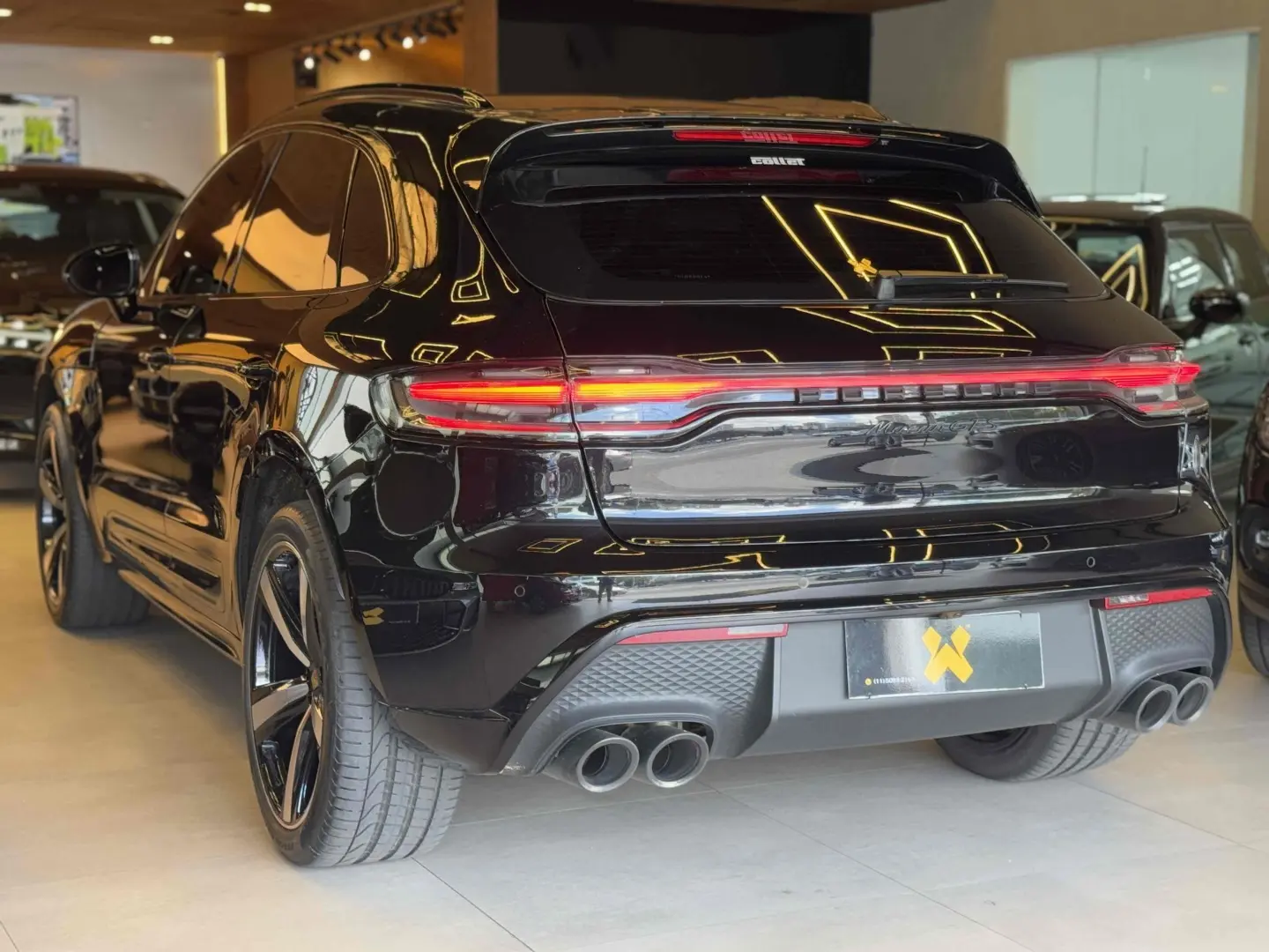 PORSCHE MACAN