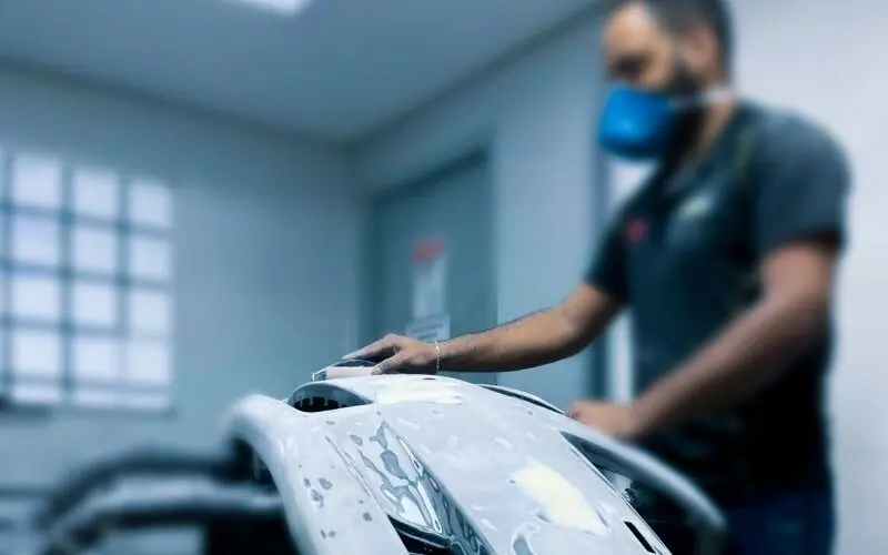 Como fazer pequenos reparos de funilaria em seu veículo