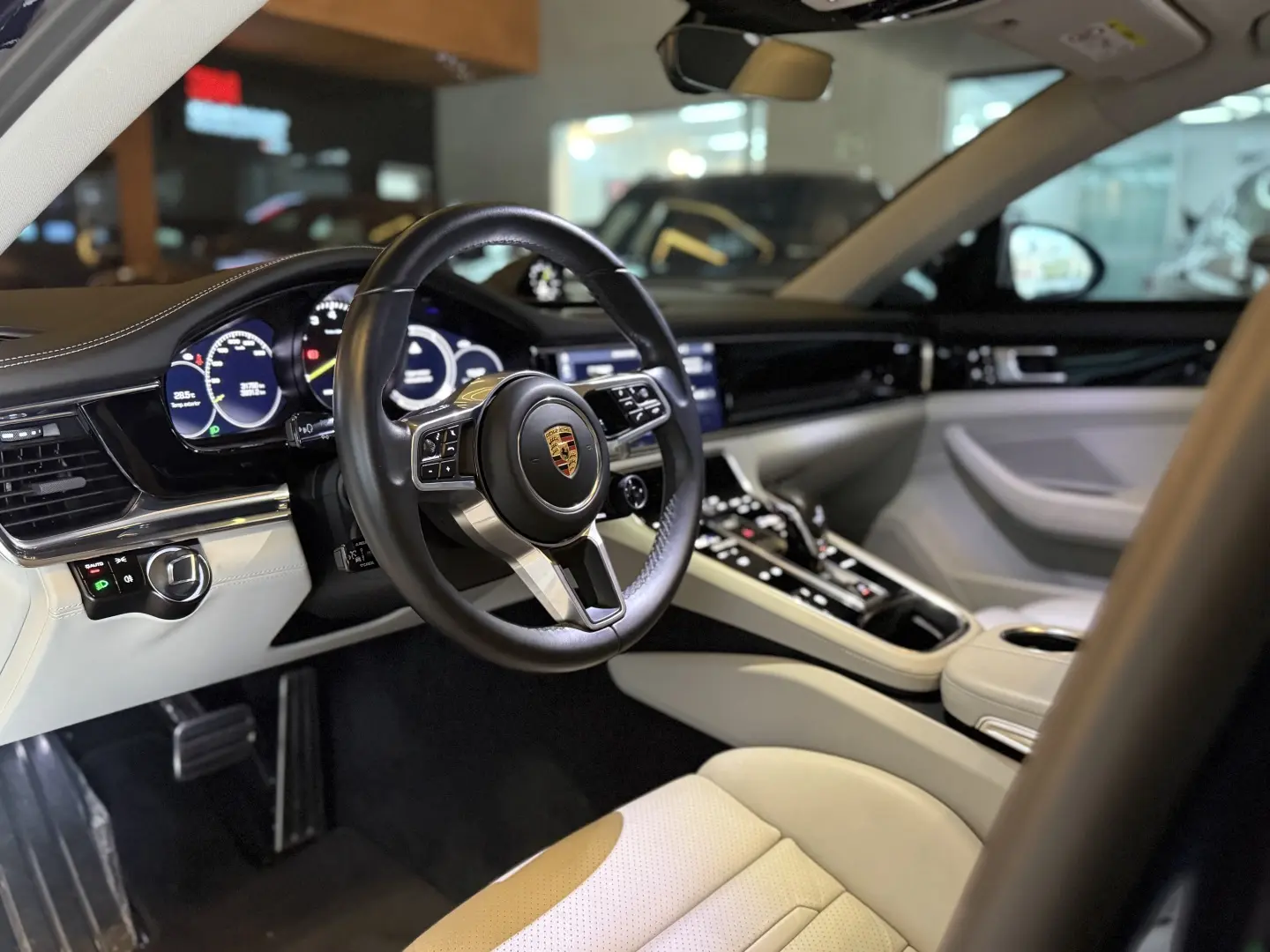 PORSCHE PANAMERA