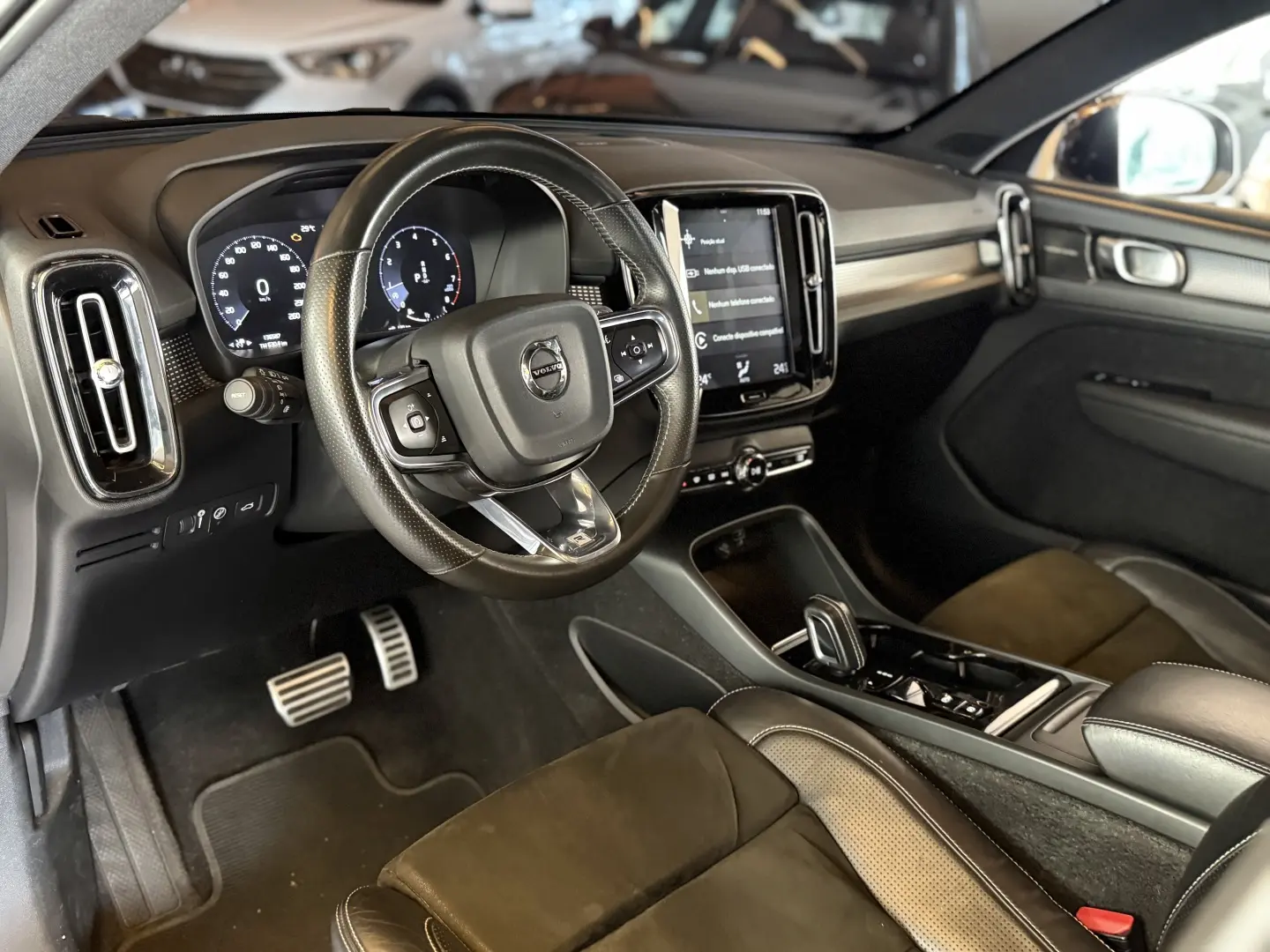 VOLVO XC40