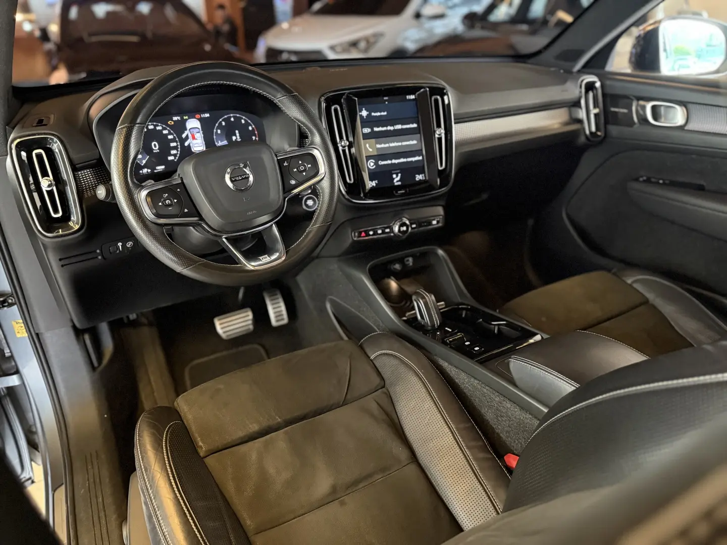 VOLVO XC40