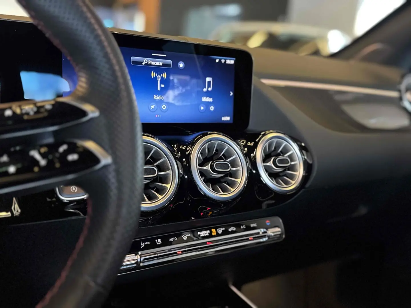 MERCEDES BENZ GLA 200