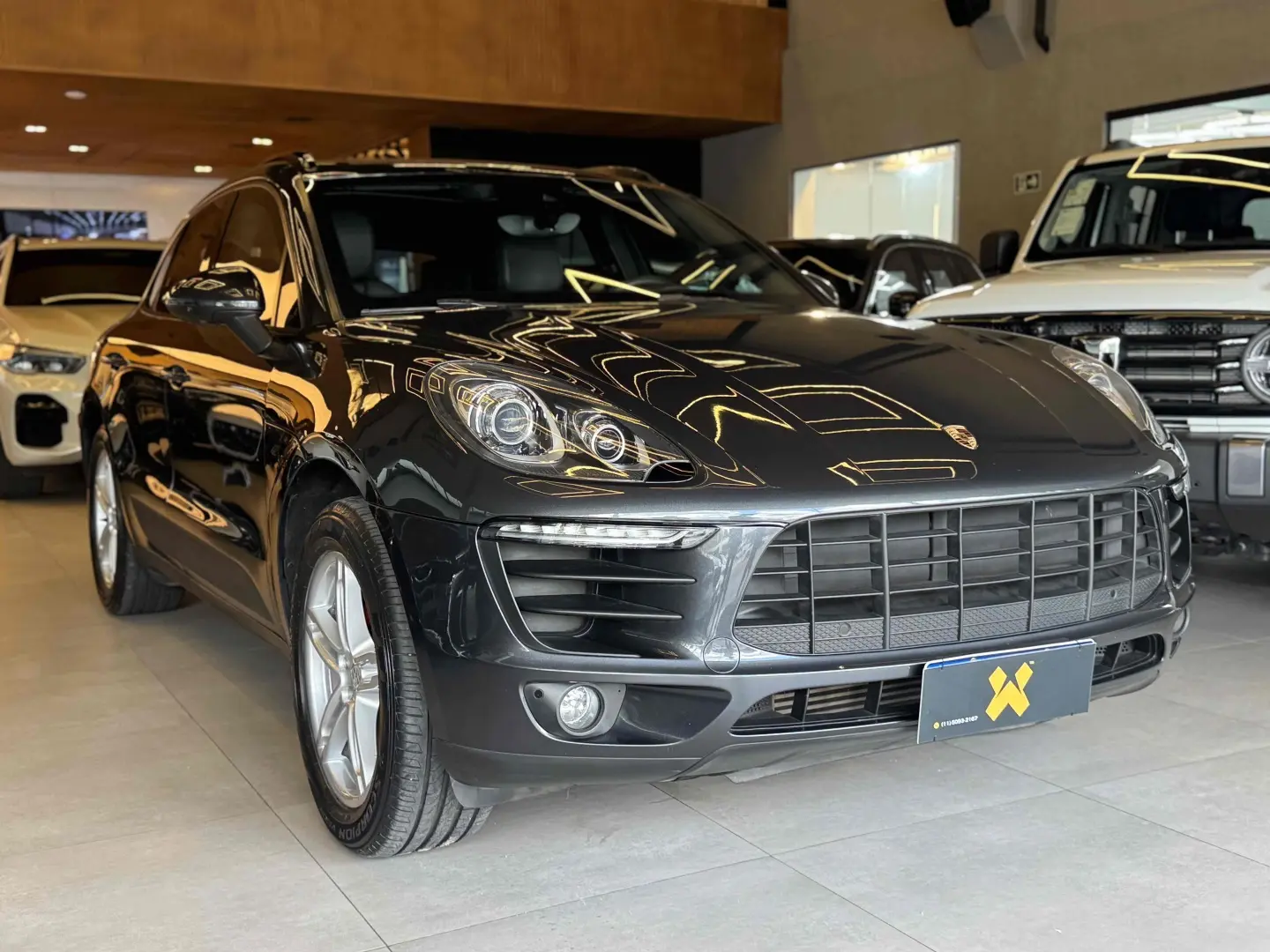 PORSCHE MACAN