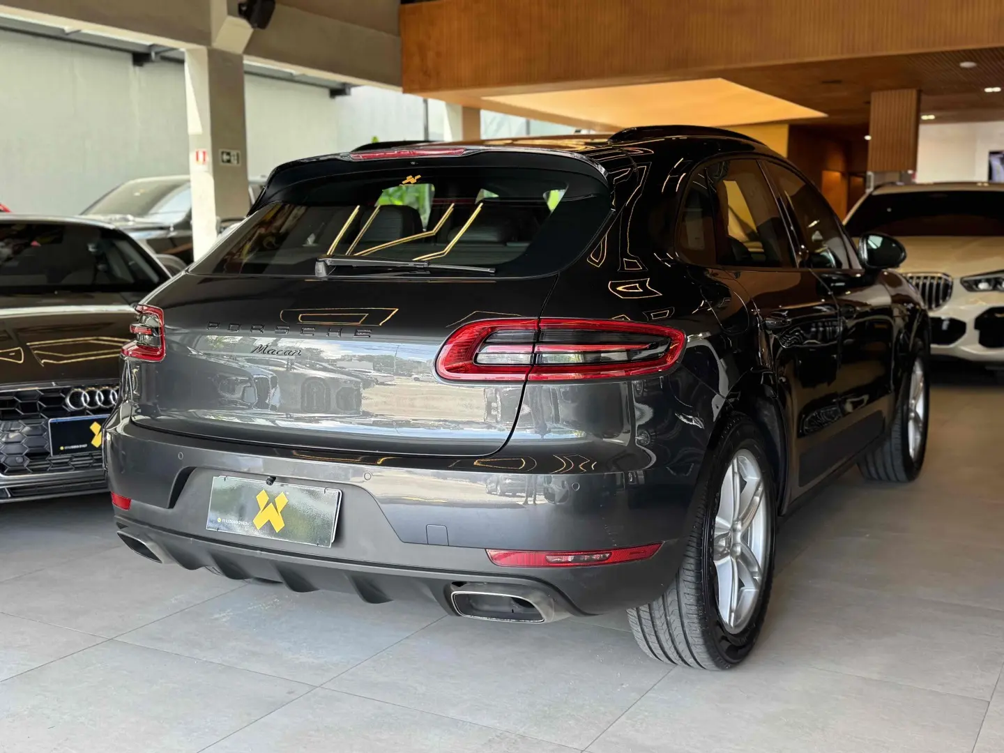 PORSCHE MACAN