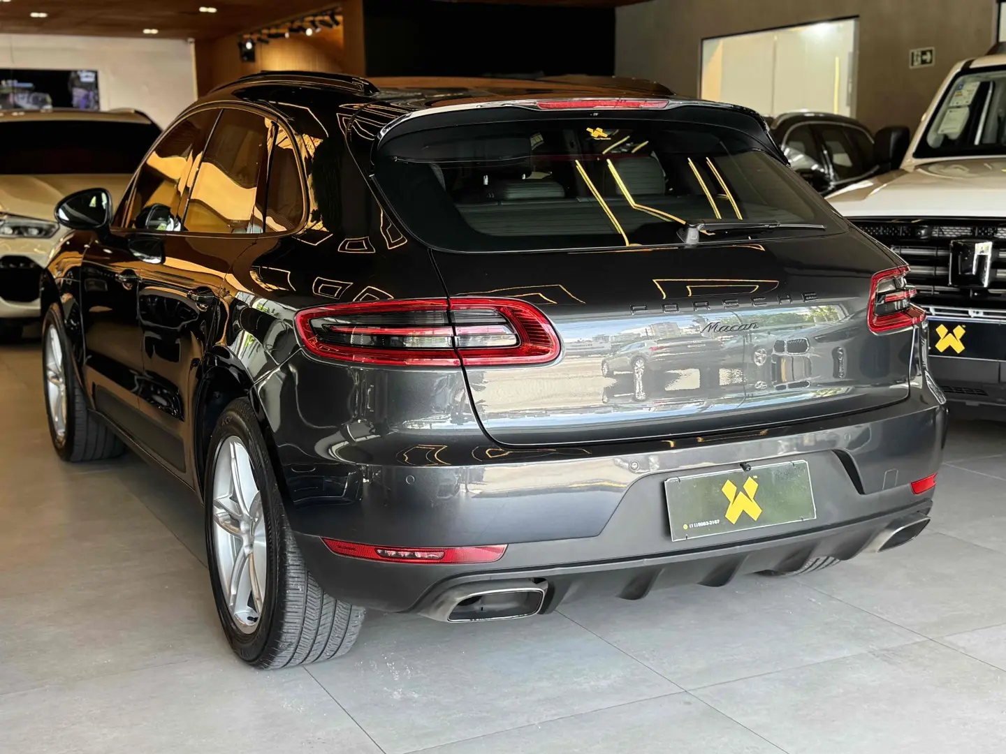 PORSCHE MACAN