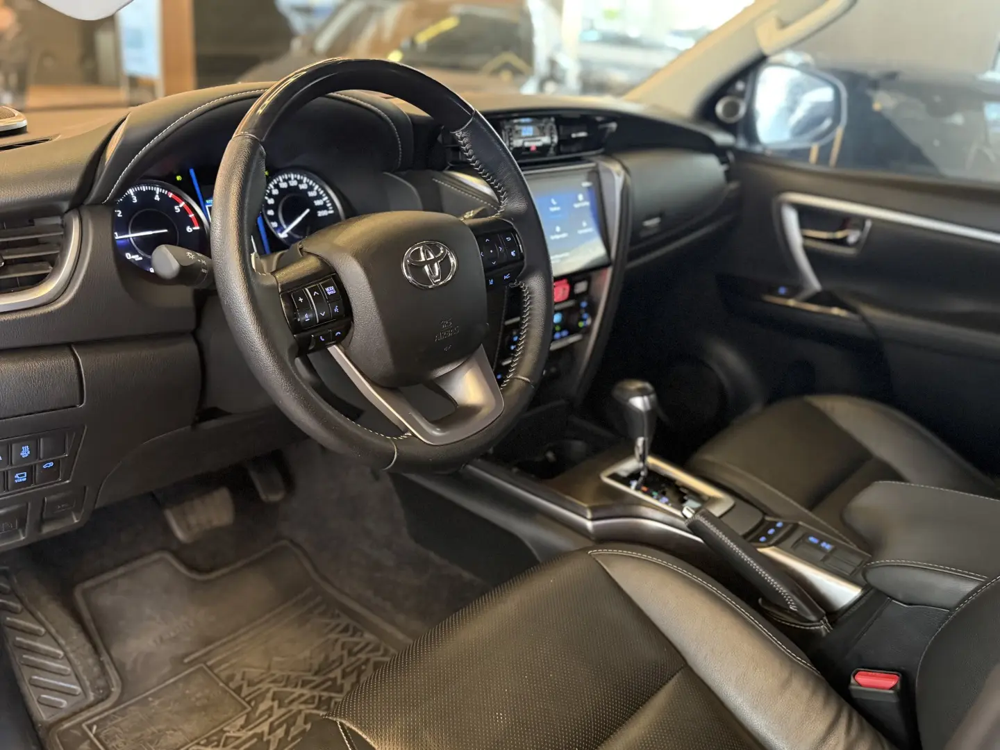 TOYOTA HILUX SW4