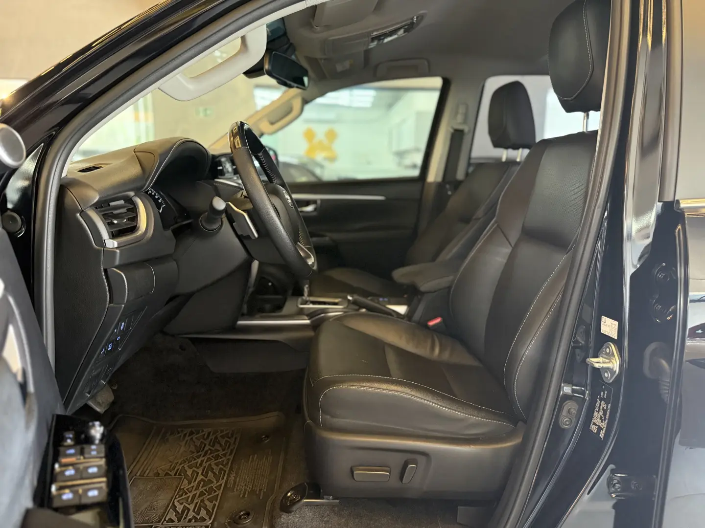 TOYOTA HILUX SW4