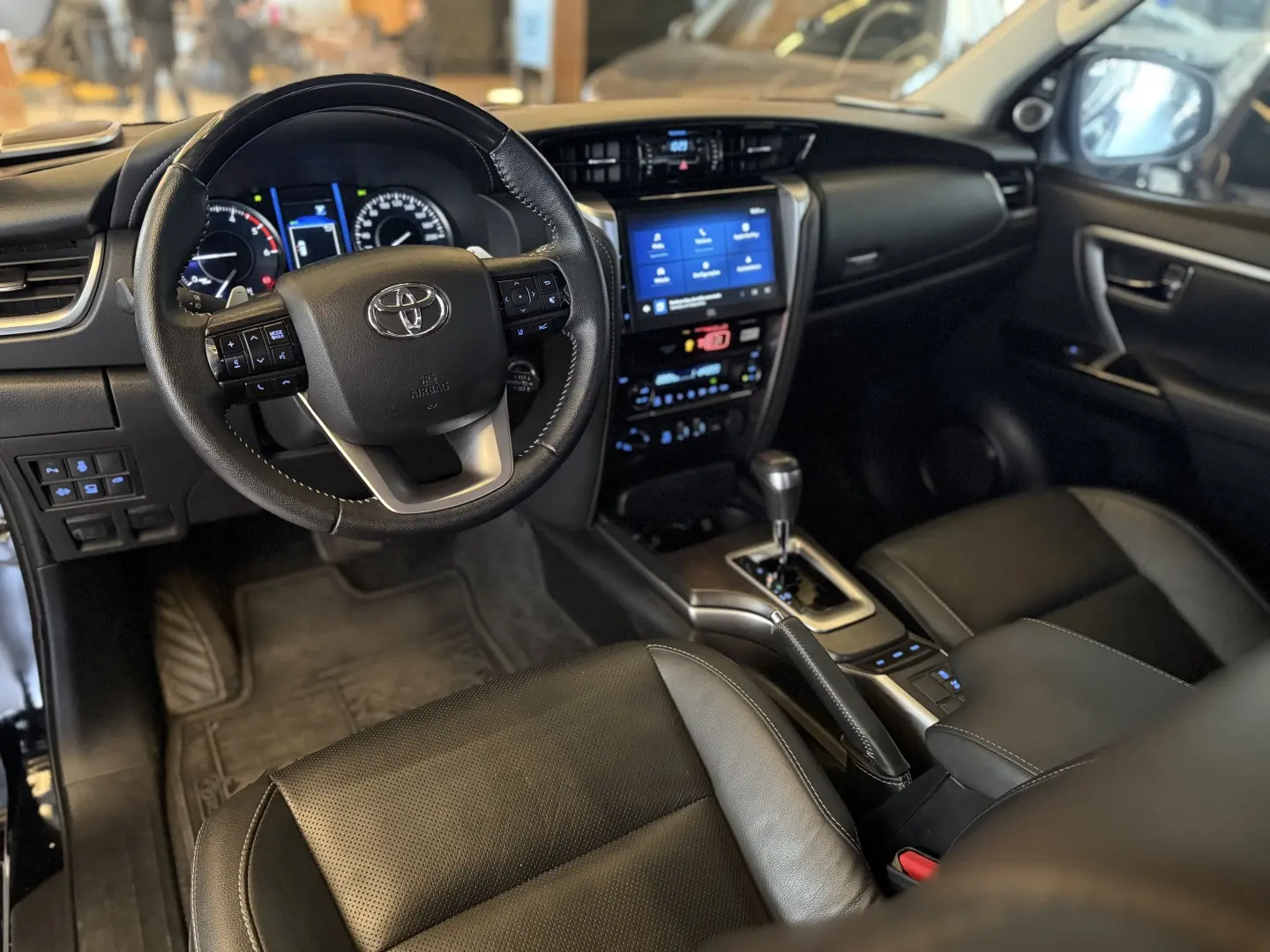 TOYOTA HILUX SW4
