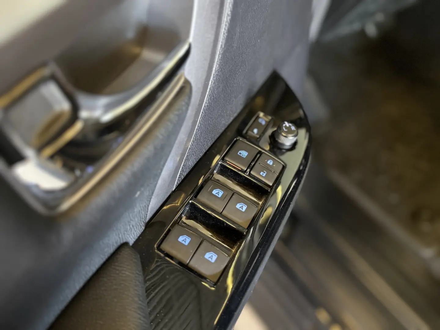 TOYOTA HILUX SW4