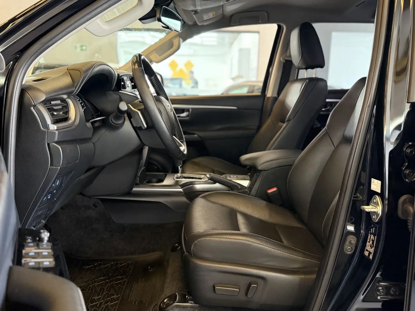 TOYOTA HILUX SW4