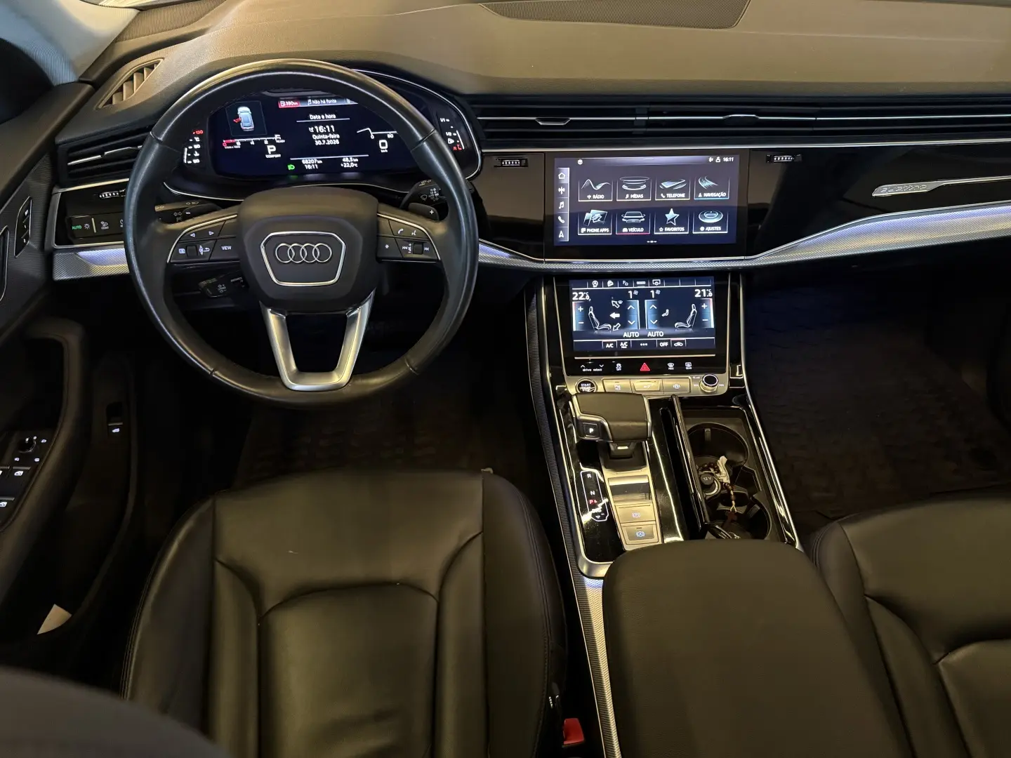 AUDI Q8