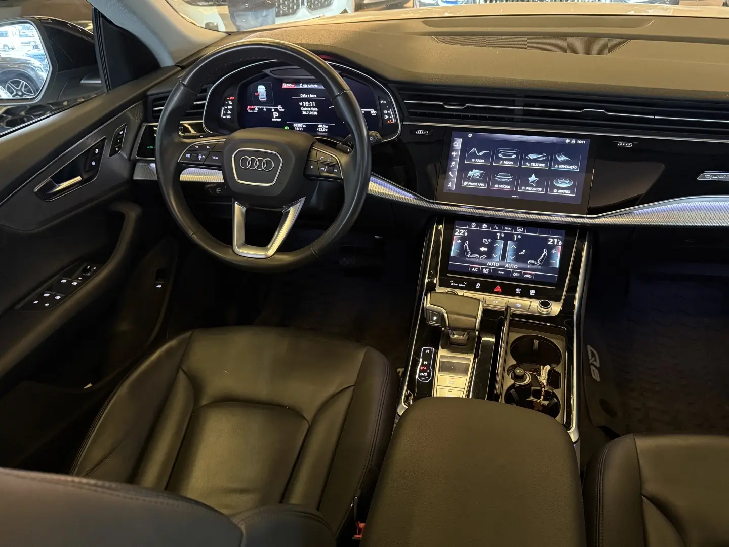 AUDI Q8