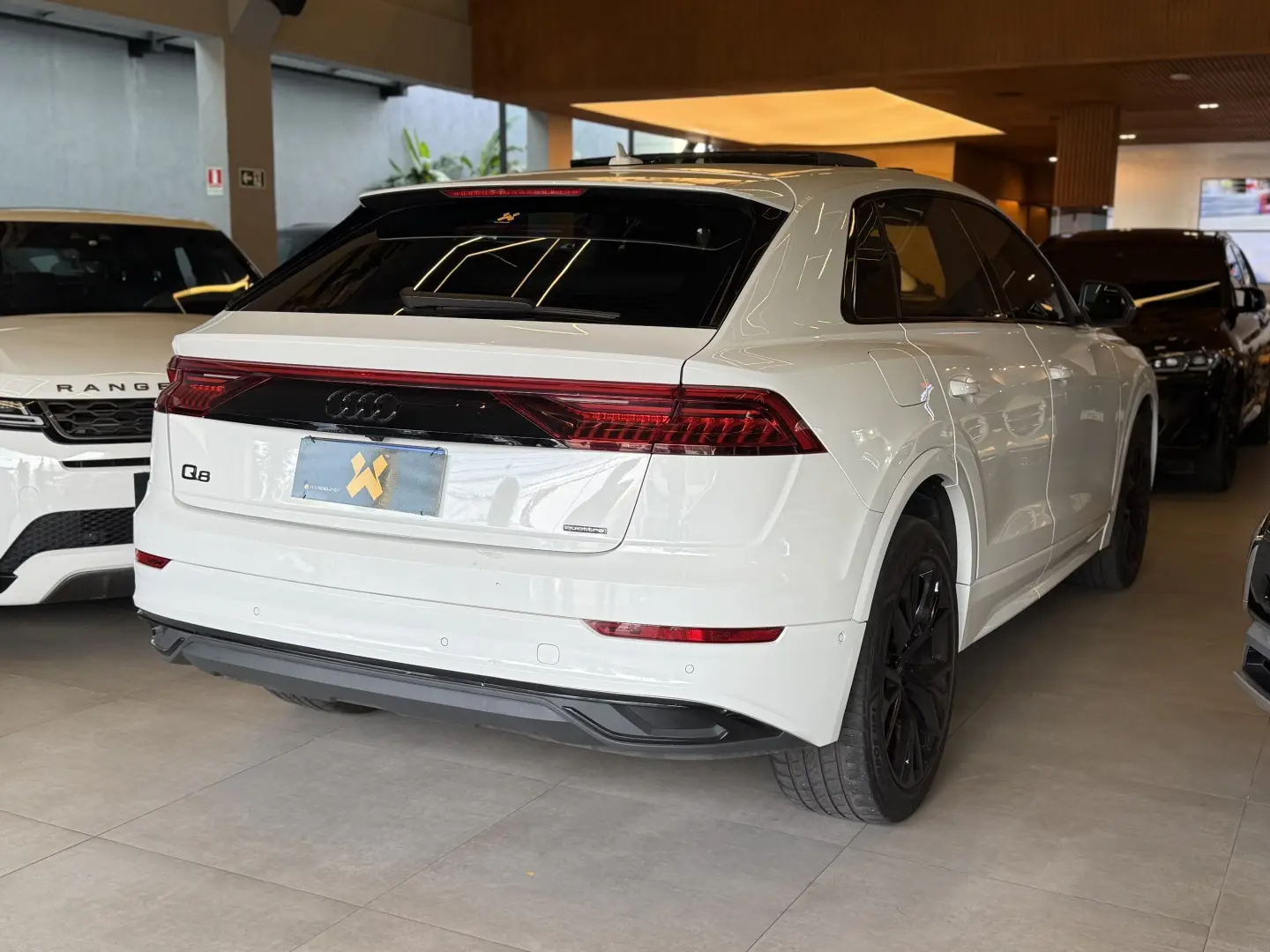 AUDI Q8