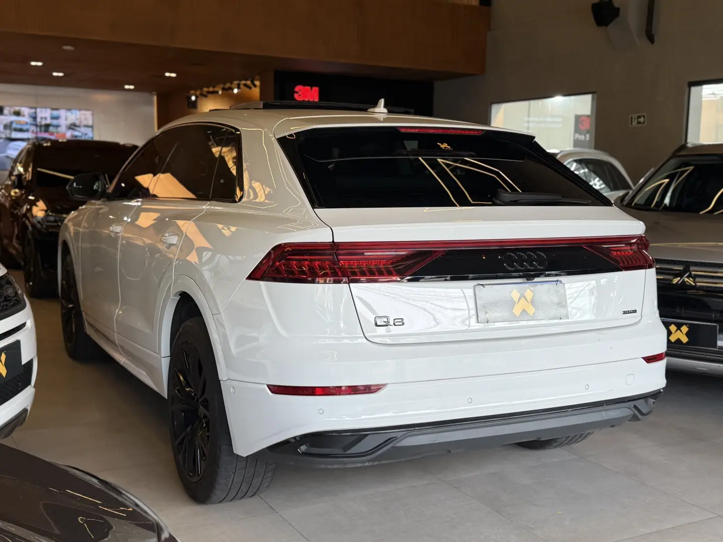 AUDI Q8