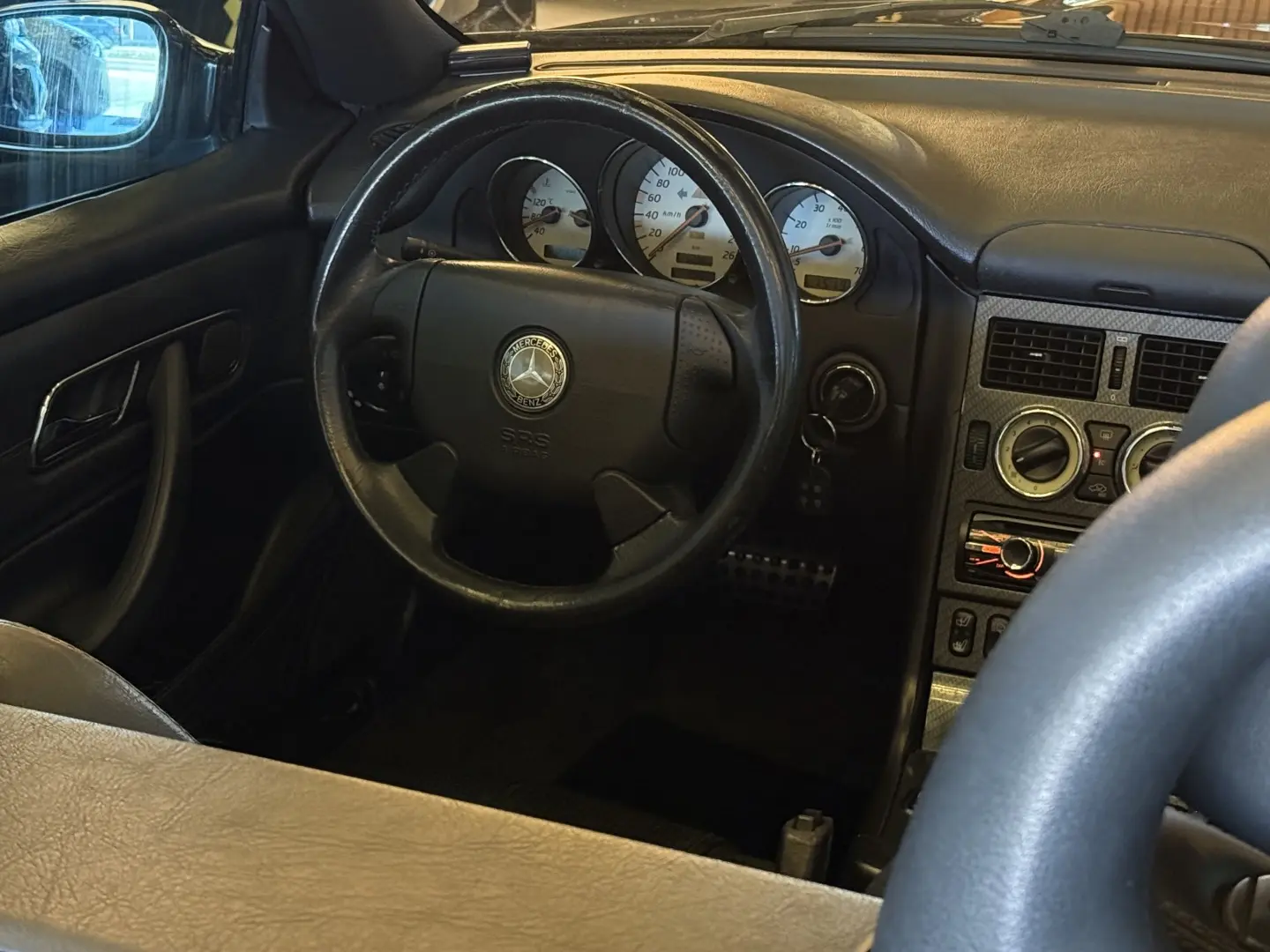 MERCEDES BENZ SLK 230