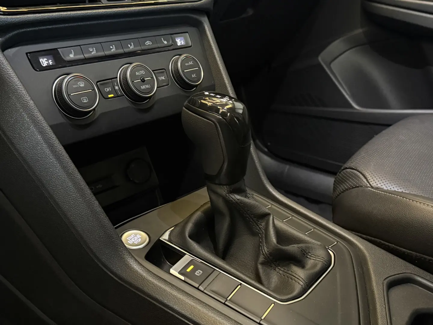 VOLKSWAGEN TAOS