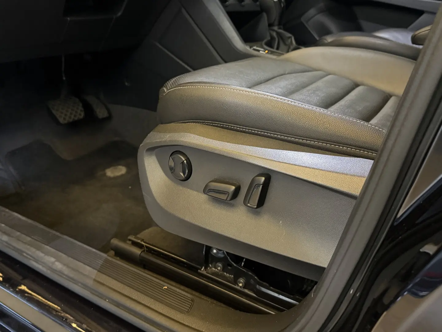 VOLKSWAGEN TAOS