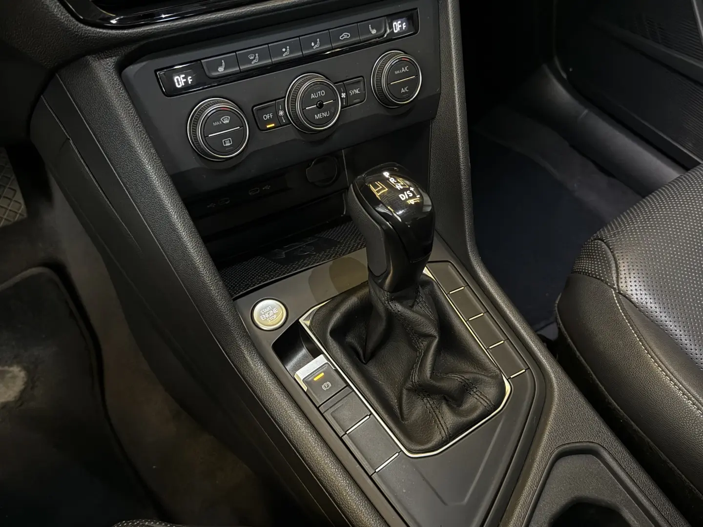 VOLKSWAGEN TAOS
